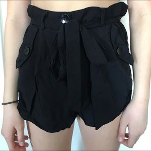 Loose fabric shorts